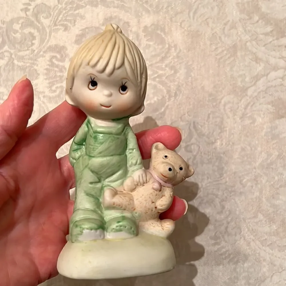 Vintage girl & boy porcelain figurines no chips cracks or discoloration EVC